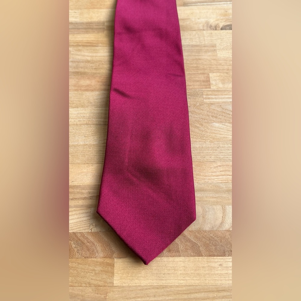 Egara Tie 100% Silk Tie in a Beautiful Red/Magenta Color